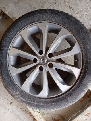 Se venden llantas como nuevas originales de Nissan