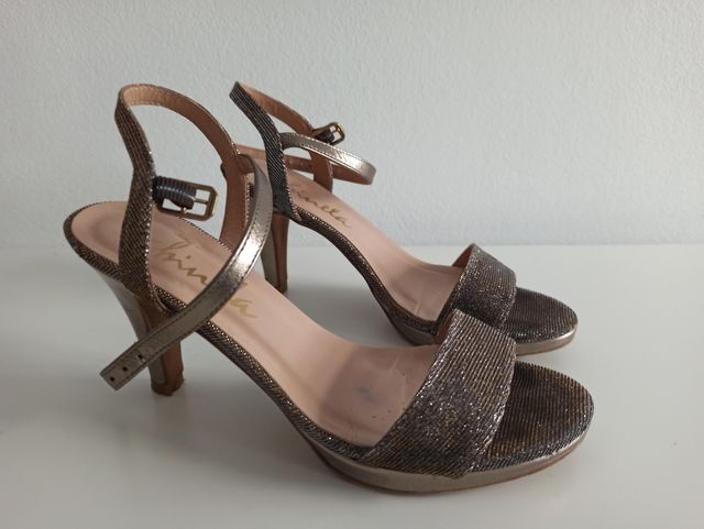 Sandalias metalizadas tacón