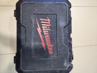 Martillo ligero milwuakee