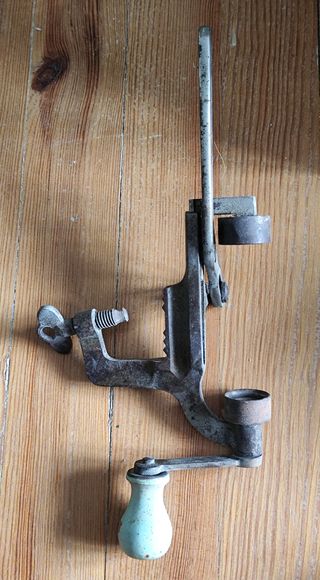 Maquina de cerrar cartuchos