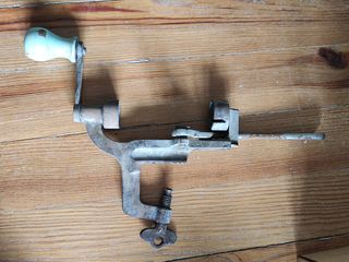 Maquina de cerrar cartuchos