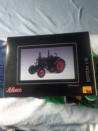 Maqueta tractor antiguo