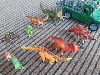SET DINOSAURI VARIE DIMENSIONI e CAMION