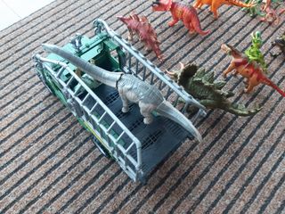 SET DINOSAURI VARIE DIMENSIONI e CAMION