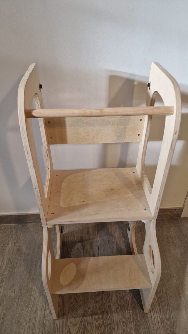 Torre multifuncion de Aldi. Pupitre alza