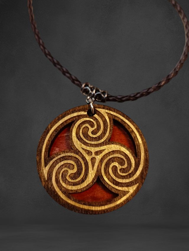 Collana Triskell, Triskelion, celtica