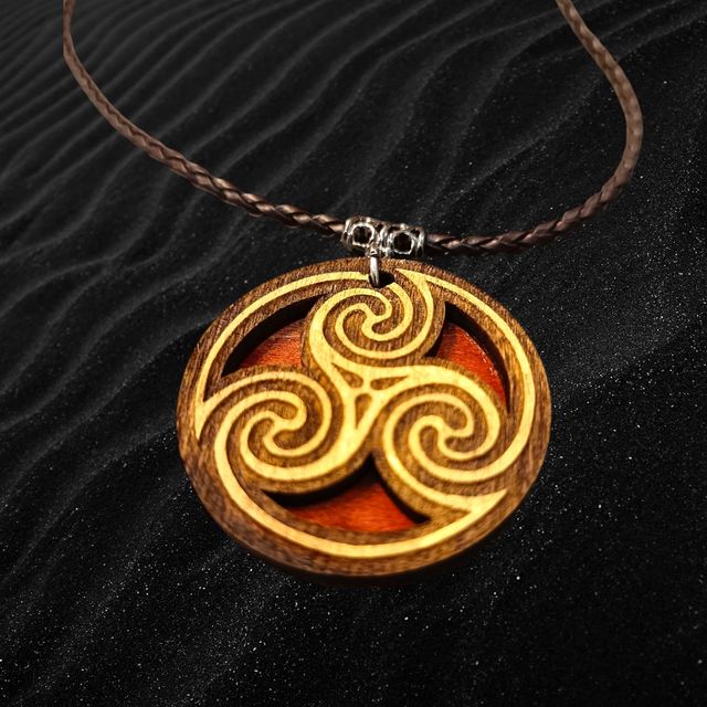 Collana Triskell, Triskelion, celtica
