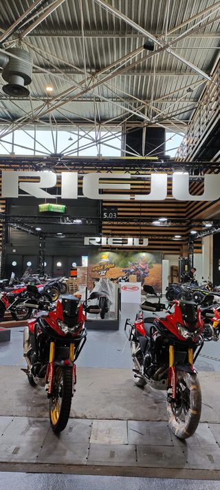 Alquiler truss negro cuadrado para feria