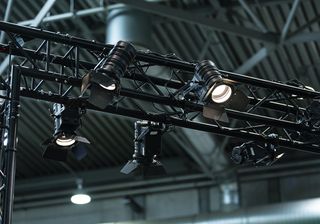 Alquiler truss negro cuadrado para feria