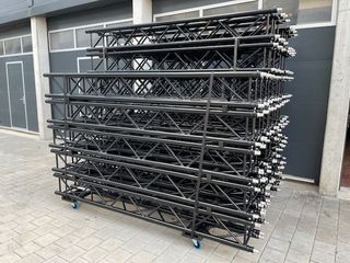 Alquiler truss negro cuadrado para feria