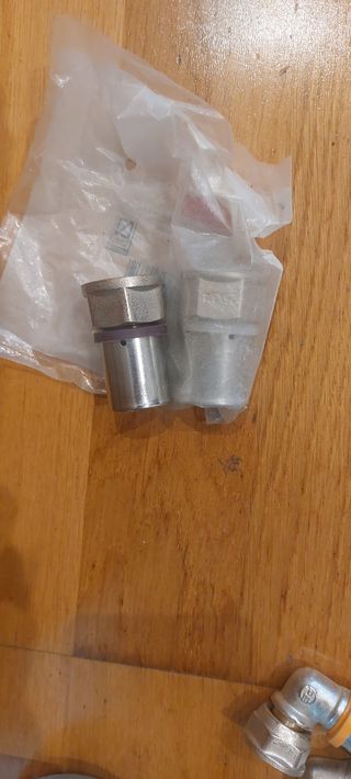 Accesorios fontaneria multicapa.