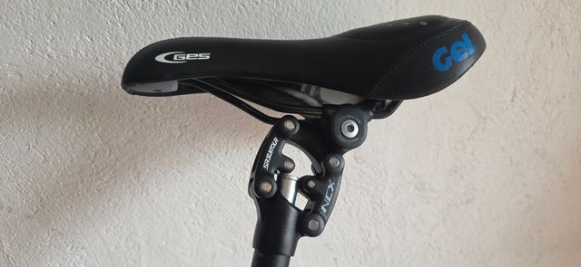 Tija con amortiguador