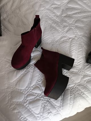 Zapatos botas a estrenar.