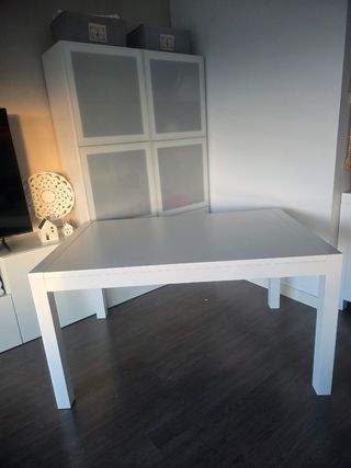 Mesa blanca lacada extensible