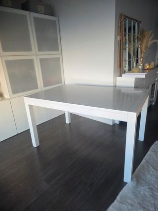 Mesa blanca lacada extensible