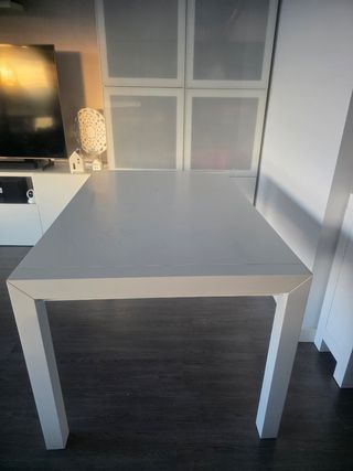Mesa blanca lacada extensible