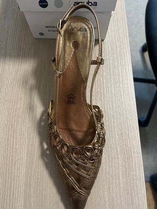 zapatos de tacón de piel marca aruba