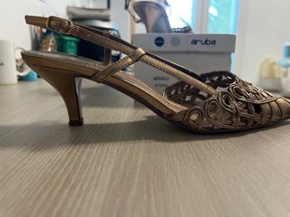 zapatos de tacón de piel marca aruba