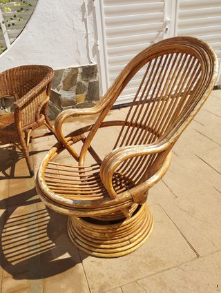 2 sillones giratorios de mimbre