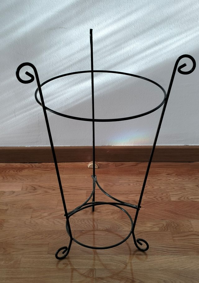 Soporte de plantas de hierro.