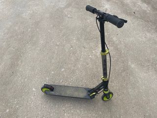 Patinete infantil con freno de mano