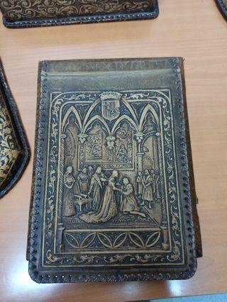 Escribanía Antigua en piel repujado