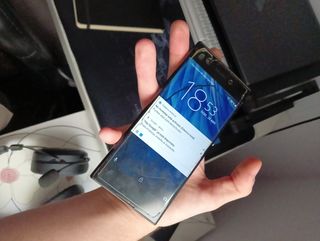 Sony Xperia XA1 Plus - Schermo e custodia rotti