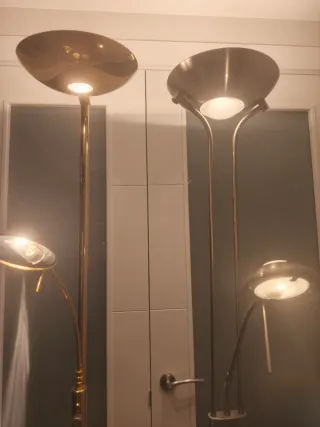 Lámpara de pie metálica moderna  – NUEVA