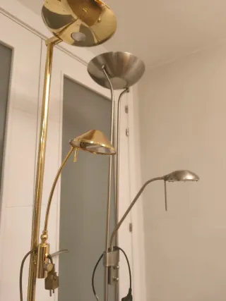 Lámpara de pie metálica moderna  – NUEVA