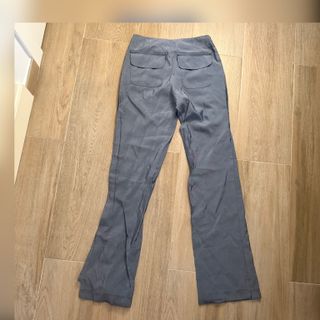 Pantalón Y2K gris satinado Oneday London acampanad