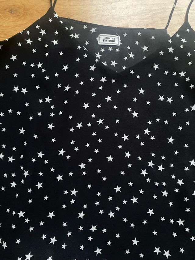 Top de tirantes con estampado de estrellas