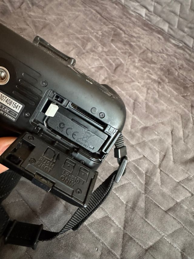 Camara canon eos 1100d