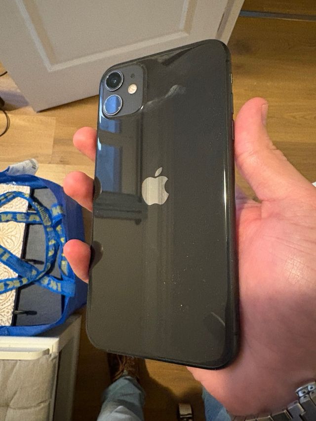 iphone 11 negro 128GB 70% bateria SIN CARGADOR