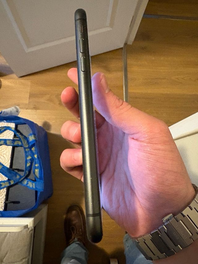 iphone 11 negro 128GB 70% bateria SIN CARGADOR