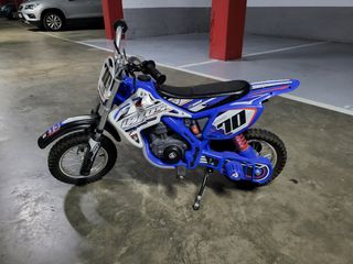 Moto eléctrica para niño Injusa.