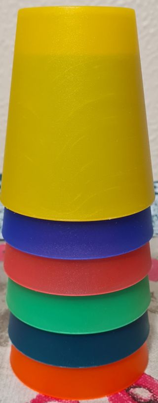 Ciotola e piatti di plastica. Ideali per pic nic