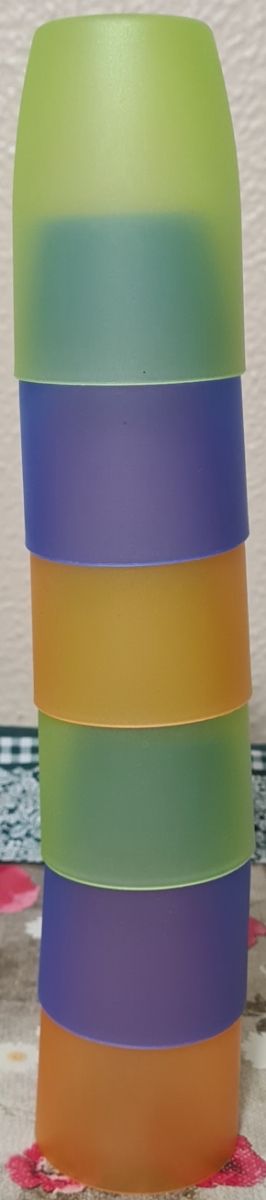 Ciotola e piatti di plastica. Ideali per pic nic