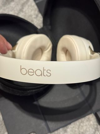 Beats Solo Pro