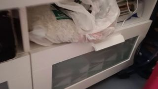 Mueble bajo IKEA blanco con puertas de cristal