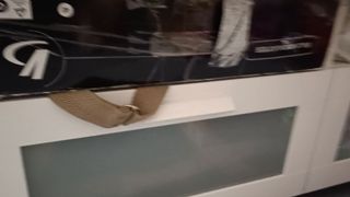 Mueble bajo IKEA blanco con puertas de cristal