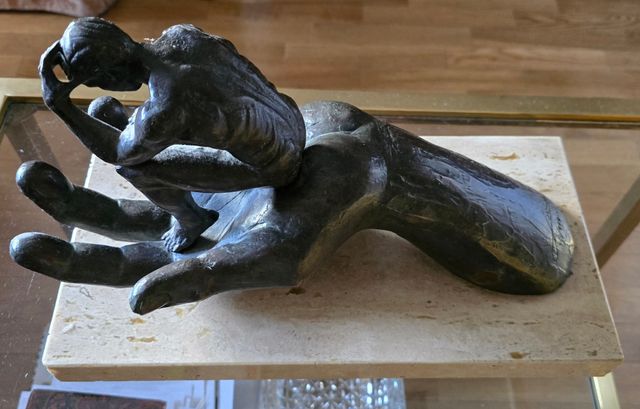 Escultura LA MANO DE DIOS