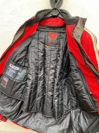 Chaqueta de moto Dainese.