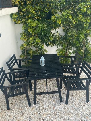 Mesa y sillas de jardin