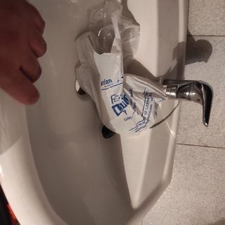 Lavabo Porcelanosa y pie nuevo con grifo