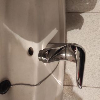 Lavabo Porcelanosa y pie nuevo con grifo