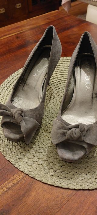 Zapatos abiertos con tacón 