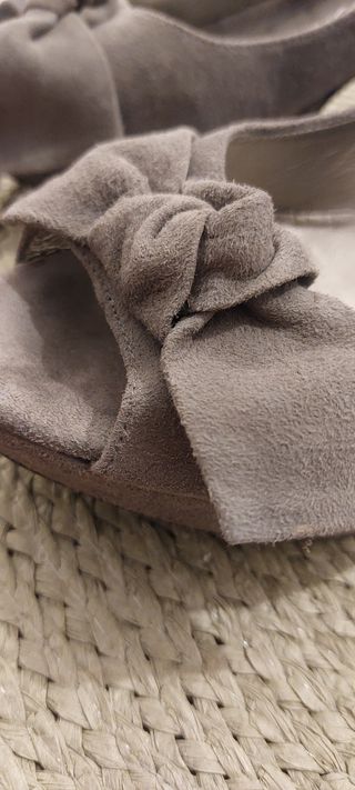 Zapatos abiertos con tacón 