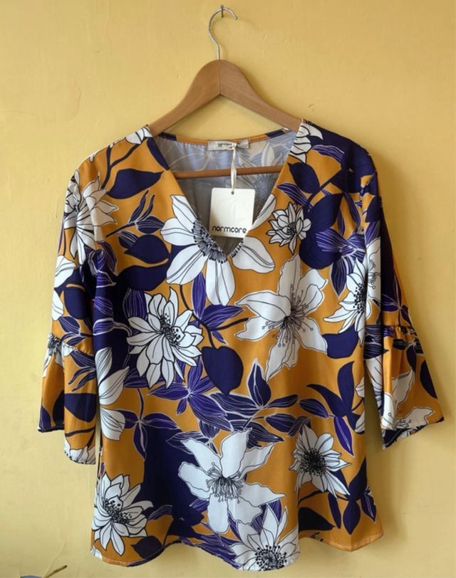 Blusa floreale nuova con cartellino 