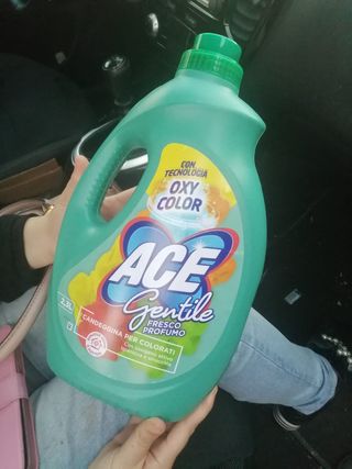 Lotto di prodotti per la pulizia