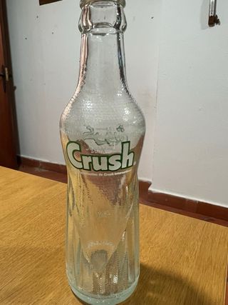 Antigua botella Crush en arabe e ingles